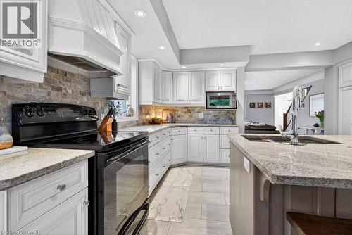 2153 Paisley Avenue, Burlington, ON - Indoor Photo Showing Kitchen