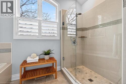 2153 Paisley Avenue, Burlington, ON - Indoor Photo Showing Bathroom