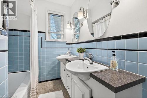 2153 Paisley Avenue, Burlington, ON - Indoor Photo Showing Bathroom