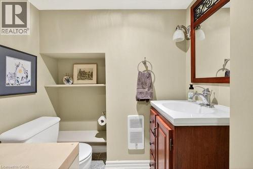 2153 Paisley Avenue, Burlington, ON - Indoor Photo Showing Bathroom