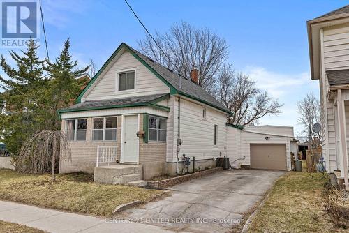 296 MCGILL STREET  Peterborough (Otonabee Ward 1), ON K9J 1W5