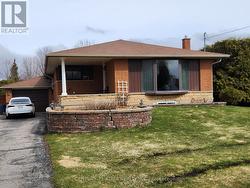 UPPER - 366 MEADOW STREET Oshawa, ON L1L 1A4