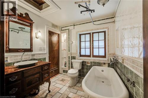 family bath - 71 Margaret Avenue, Kitchener, ON - Indoor Photo Showing Bathroom