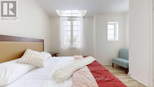 42 Foxberry Road, East Gwillimbury, ON - Indoor Photo Showing Bedroom