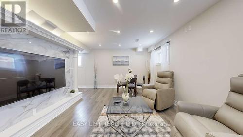 42 Foxberry Road, East Gwillimbury, ON - Indoor