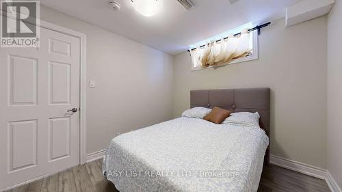 42 Foxberry Road, East Gwillimbury, ON - Indoor Photo Showing Bedroom