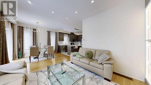 42 Foxberry Road, East Gwillimbury, ON - Indoor Photo Showing Living Room