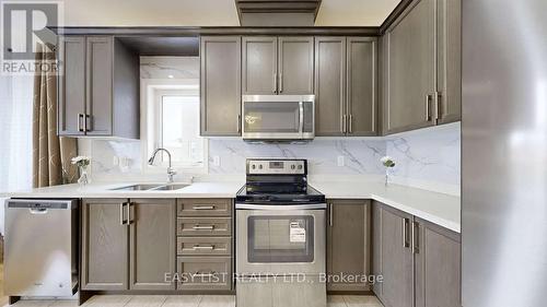 42 Foxberry Road, East Gwillimbury, ON - Indoor Photo Showing Kitchen With Double Sink