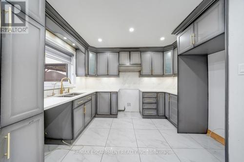 84 Andriana Crescent, Markham, ON - Indoor Photo Showing Kitchen With Double Sink