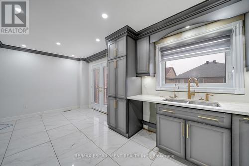 84 Andriana Crescent, Markham, ON - Indoor Photo Showing Kitchen With Double Sink