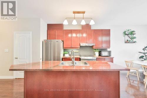 1025 Shaw Drive, Mississauga, ON - Indoor Photo Showing Kitchen With Double Sink