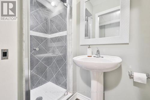 1025 Shaw Drive, Mississauga, ON - Indoor Photo Showing Bathroom