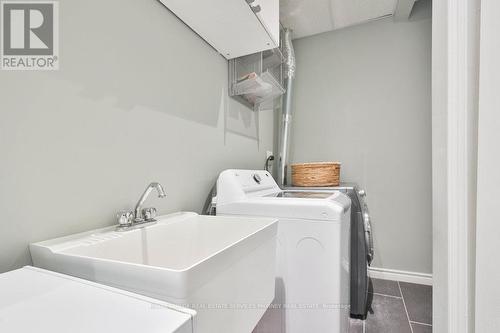 1025 Shaw Drive, Mississauga, ON - Indoor Photo Showing Laundry Room