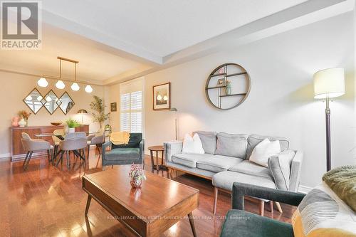 1025 Shaw Drive, Mississauga, ON - Indoor Photo Showing Living Room