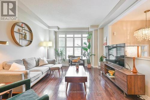 1025 Shaw Drive, Mississauga, ON - Indoor Photo Showing Living Room
