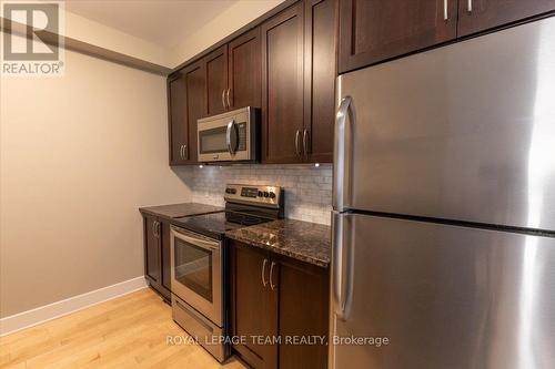 9 Balsam Street, Ottawa, ON - Indoor Photo Showing Kitchen With Stainless Steel Kitchen