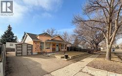 118 Cedar AVENUE N Eastend, SK S0N 0T0