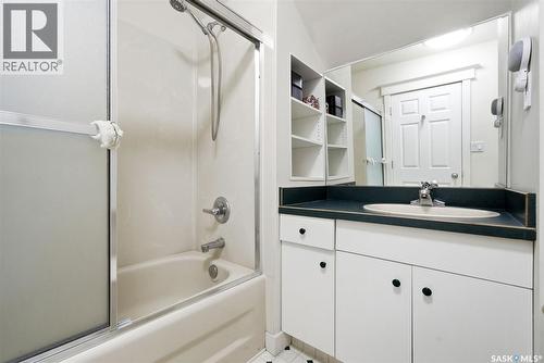 2231 Cameron Street, Regina, SK - Indoor Photo Showing Bathroom
