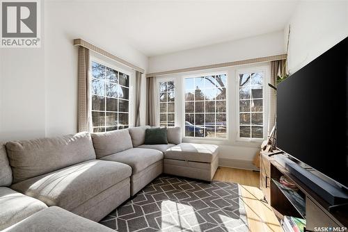 2231 Cameron Street, Regina, SK - Indoor Photo Showing Living Room