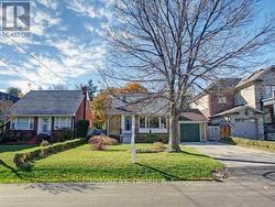 34 AGAR CRESCENT Toronto, ON M9B 5A6