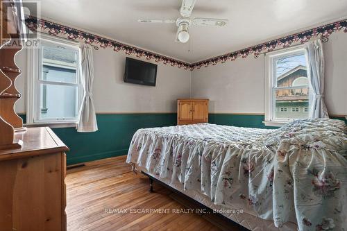 69 West 4Th Street, Hamilton, ON - Indoor Photo Showing Bedroom