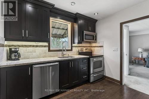 69 West 4Th Street, Hamilton, ON - Indoor Photo Showing Kitchen