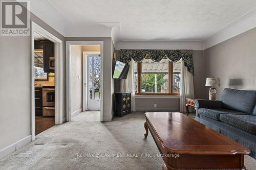 69 West 4Th Street, Hamilton, ON - Indoor Photo Showing Living Room