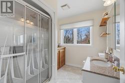 Upper level 3-piece bathroom - 