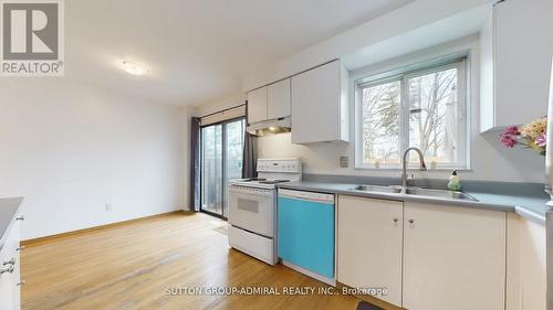 93 Patrice Crescent, Vaughan, ON - Indoor Photo Showing Kitchen With Double Sink