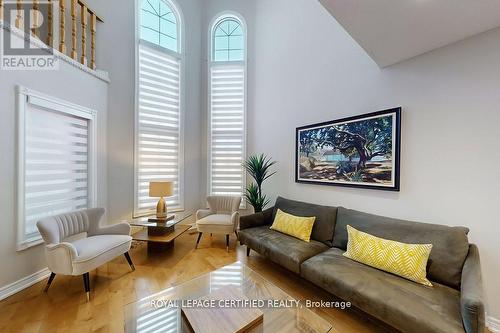 3898 Parkgate Drive, Mississauga, ON - Indoor Photo Showing Living Room