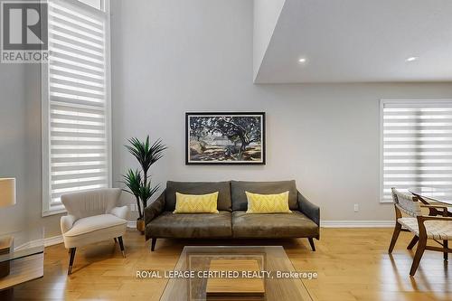 3898 Parkgate Drive, Mississauga, ON - Indoor Photo Showing Living Room