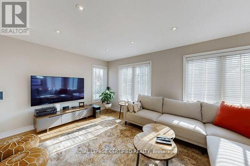 3898 Parkgate Drive, Mississauga, ON - Indoor Photo Showing Living Room