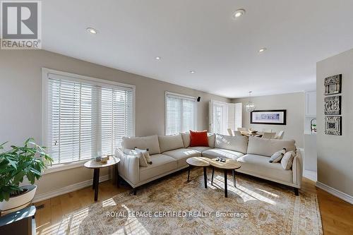 3898 Parkgate Drive, Mississauga, ON - Indoor Photo Showing Living Room
