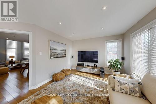 3898 Parkgate Drive, Mississauga, ON - Indoor Photo Showing Living Room