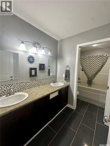 205 Roberts Avenue, Canora, SK - Indoor Photo Showing Bathroom