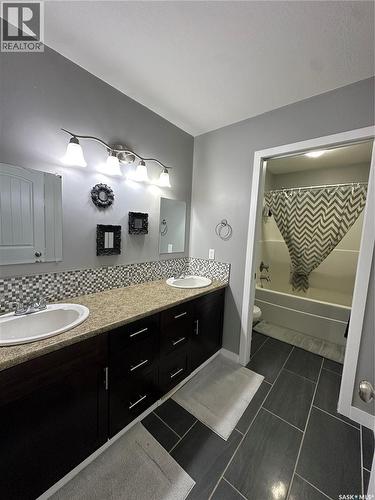 205 Roberts Avenue, Canora, SK - Indoor Photo Showing Bathroom