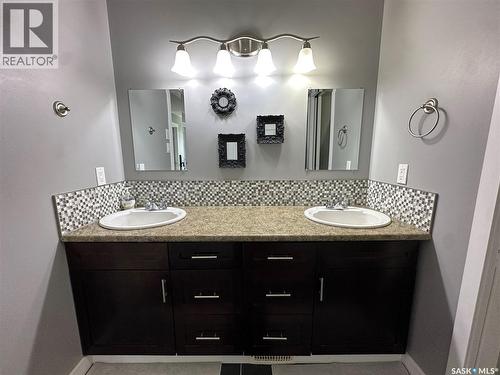 205 Roberts Avenue, Canora, SK - Indoor Photo Showing Bathroom