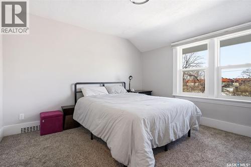 3809 Victoria Avenue, Regina, SK - Indoor Photo Showing Bedroom