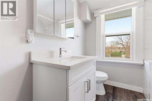 3809 Victoria Avenue, Regina, SK - Indoor Photo Showing Bathroom