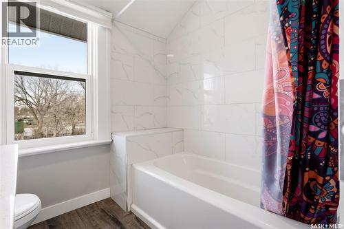 3809 Victoria Avenue, Regina, SK - Indoor Photo Showing Bathroom