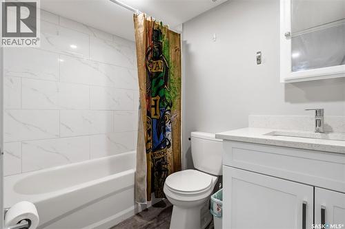 3809 Victoria Avenue, Regina, SK - Indoor Photo Showing Bathroom