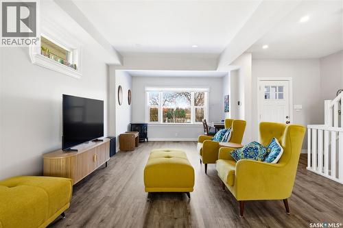 3809 Victoria Avenue, Regina, SK - Indoor Photo Showing Living Room