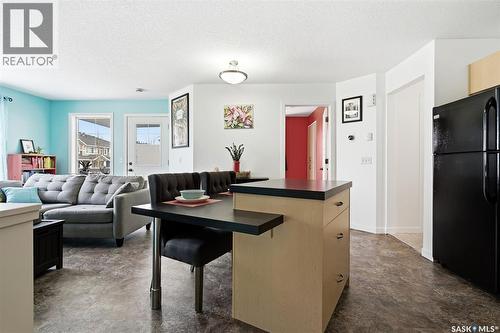 28 5742 Gordon Road, Regina, SK - Indoor Photo Showing Living Room