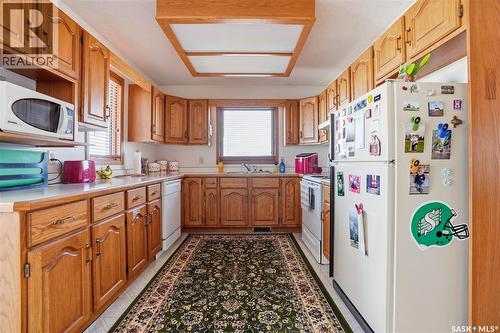 681 Canada Street, Central Butte, SK - Indoor Photo Showing Kitchen