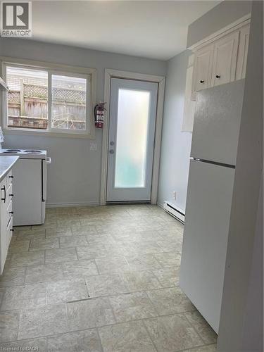 379 Holly Street, Waterloo, ON - Indoor Photo Showing Kitchen