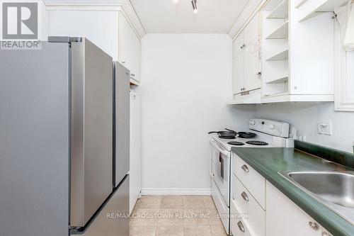 34 Kipling Place, Barrie, ON - Indoor Photo Showing Kitchen