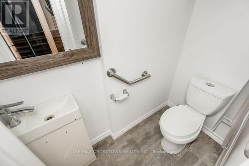 34 Kipling Place, Barrie, ON - Indoor Photo Showing Bathroom