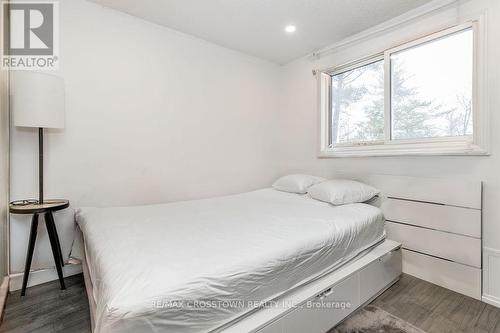 34 Kipling Place, Barrie, ON - Indoor Photo Showing Bedroom