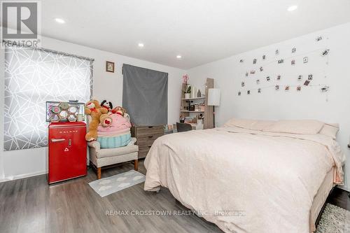 34 Kipling Place, Barrie, ON - Indoor Photo Showing Bedroom