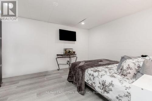 34 Kipling Place, Barrie, ON - Indoor Photo Showing Bedroom